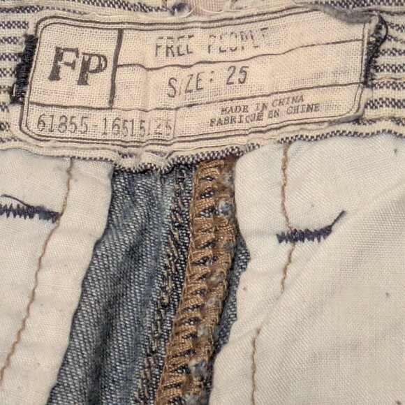 FREE PEOPLE Jeans Womens 25 Medium Wash Denim Button Fly Slight Crease at Waist - Picture 8 of 14